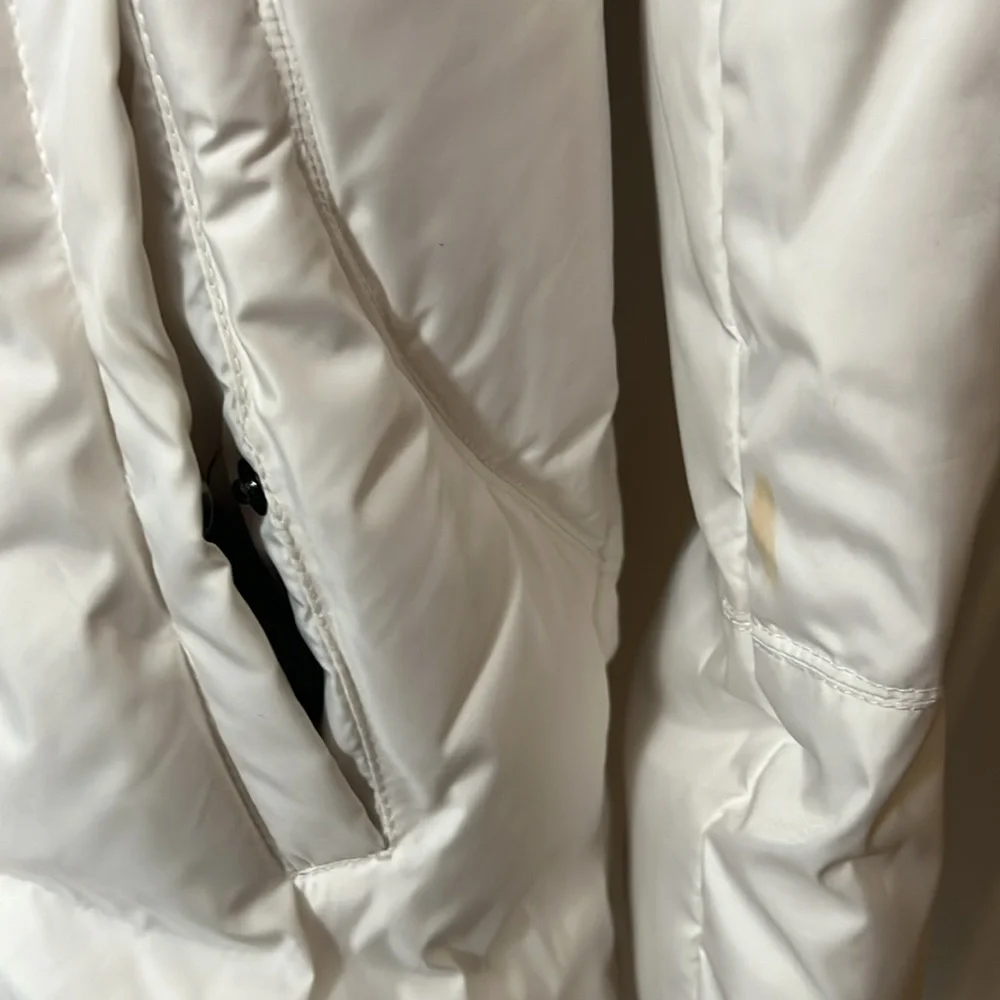 White puffer jacket with removable hood - Picture 6 of 8